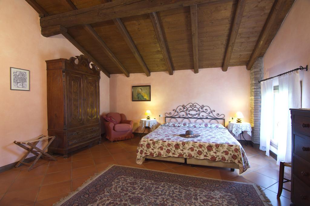Agriturismo La Cascinetta Пиеве ди Ченто Екстериор снимка