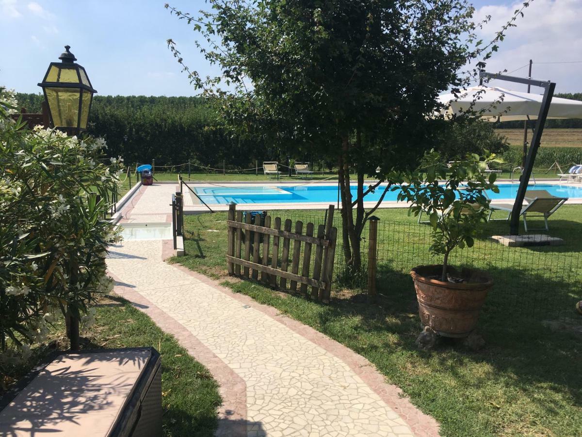 Agriturismo La Cascinetta Пиеве ди Ченто Екстериор снимка